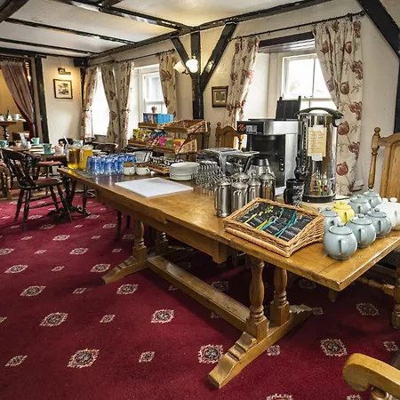 Queens Head Inn, Tirril 宾馆 3*