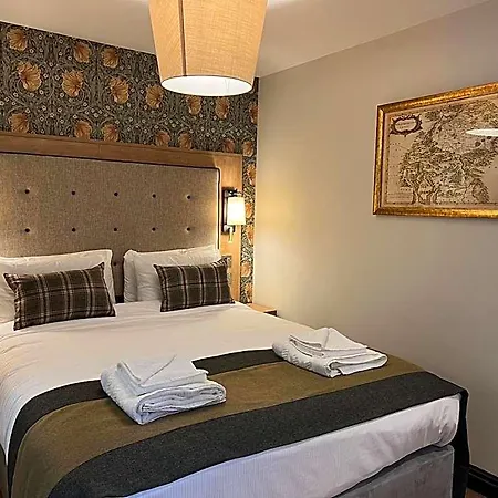 Queens Head Inn, Tirril 3* 彭里斯