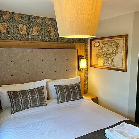 Queens Head Inn, Tirril 3* 彭里斯